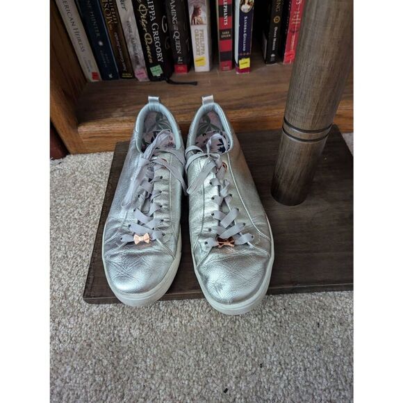 Ted Baker London Roulym Metallic Silver Floral Sneakers Women's Size 9 - Picture 1 of 6